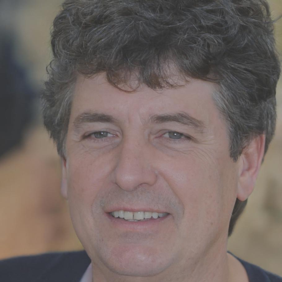 Carlos Martínez, Analista Senior